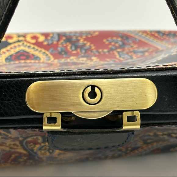 Elegant Black and Red Paisley Handbag - Picture 7 of 16